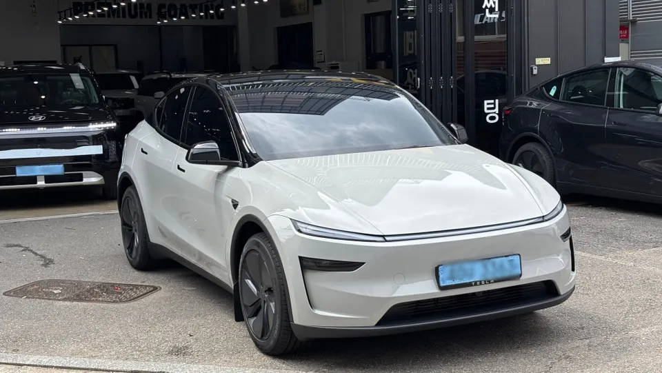Tesla Model Yのカーラッピング事例｜費用目安・仕上がり 写真