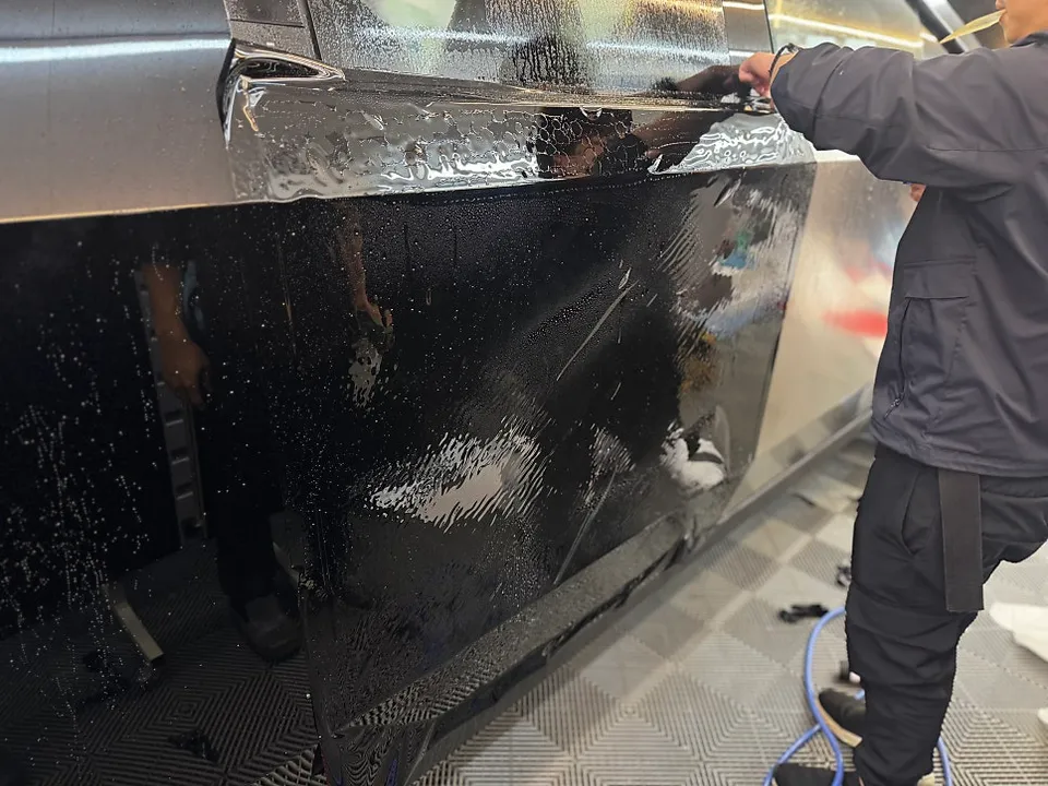 Tesla CybertruckのブラックPPF施工事例｜費用目安・仕上がり 施工写真 2-2