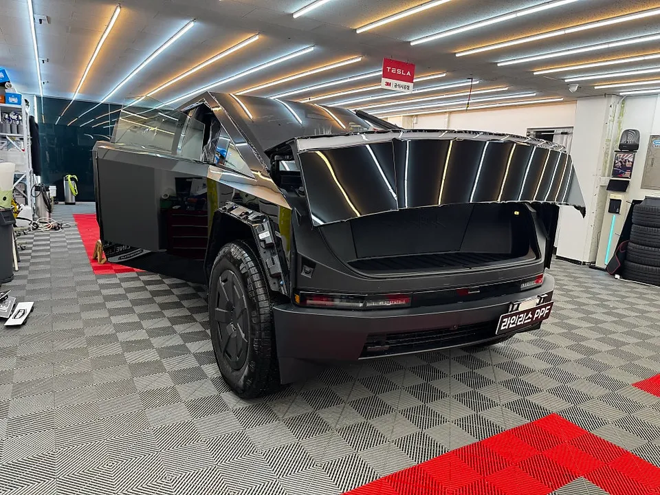 Tesla CybertruckのブラックPPF施工事例｜費用目安・仕上がり 施工写真 3-3