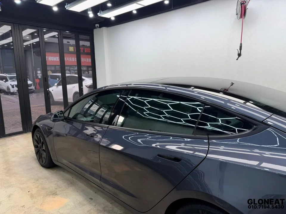 Tesla Model 3のカーフィルム施工事例|費用目安・仕上がり 施工写真 2-1