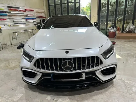 Mercedes-Benz CLSのカーラッピング事例|ホワイトパール 施工写真 2-1