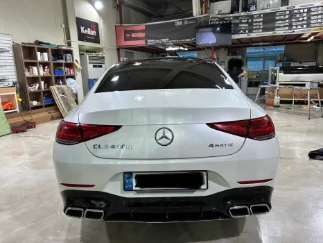 Mercedes-Benz CLSのカーラッピング事例|ホワイトパール 施工写真 3-1