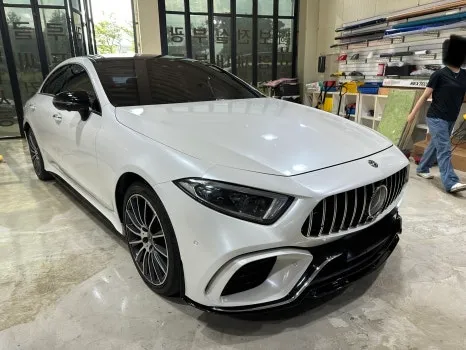 Mercedes-Benz CLSのカーラッピング事例|ホワイトパール 施工写真 1-2