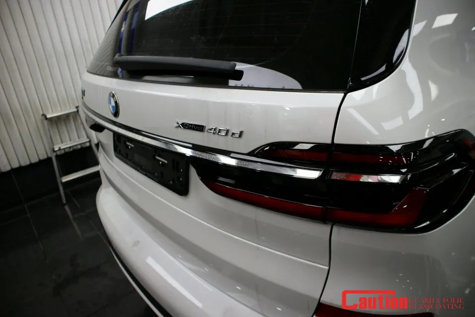 BMW X7のカーラッピング事例｜クロームパーツの印象変更 施工写真 1-2