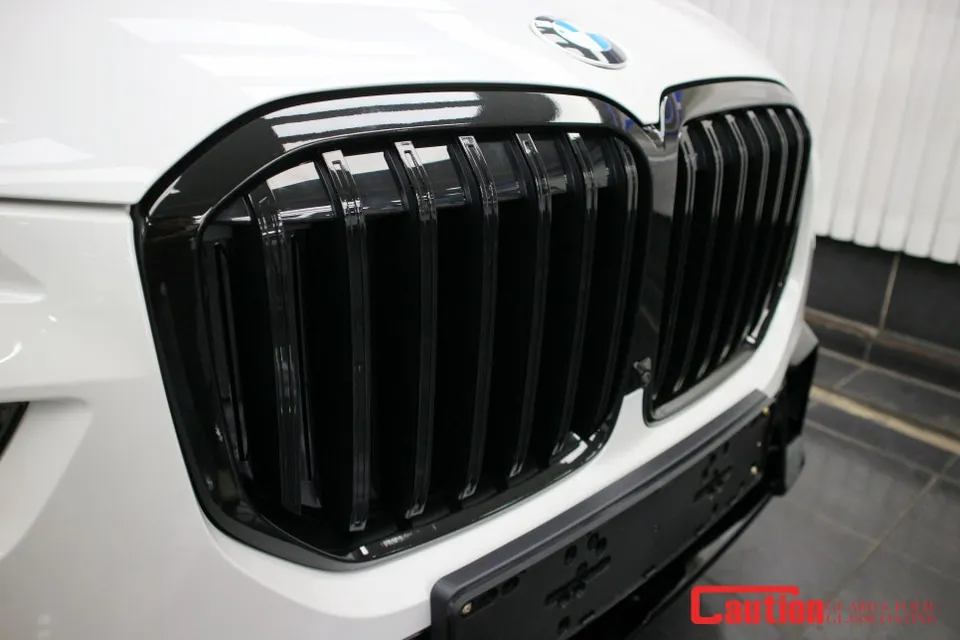BMW X7のカーラッピング事例｜クロームパーツの印象変更 施工写真 1-3
