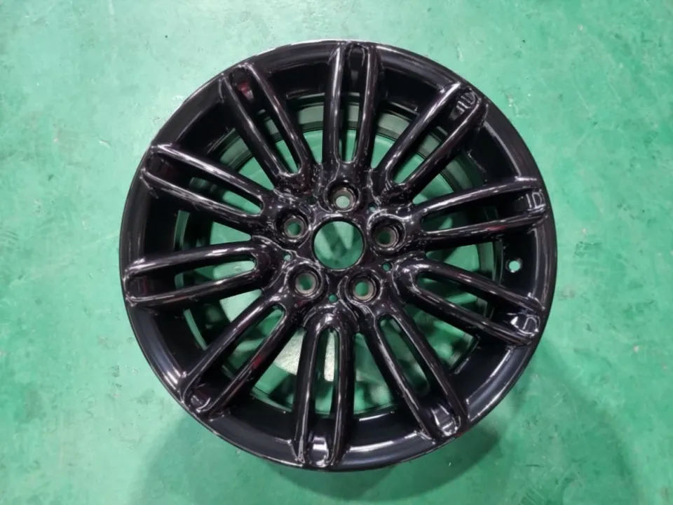 MINI MINI Cooperのホイールリペア・塗装事例 施工写真 3-2
