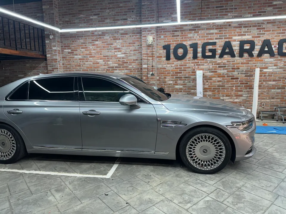 Genesis G90のカーラッピング事例 施工写真 3