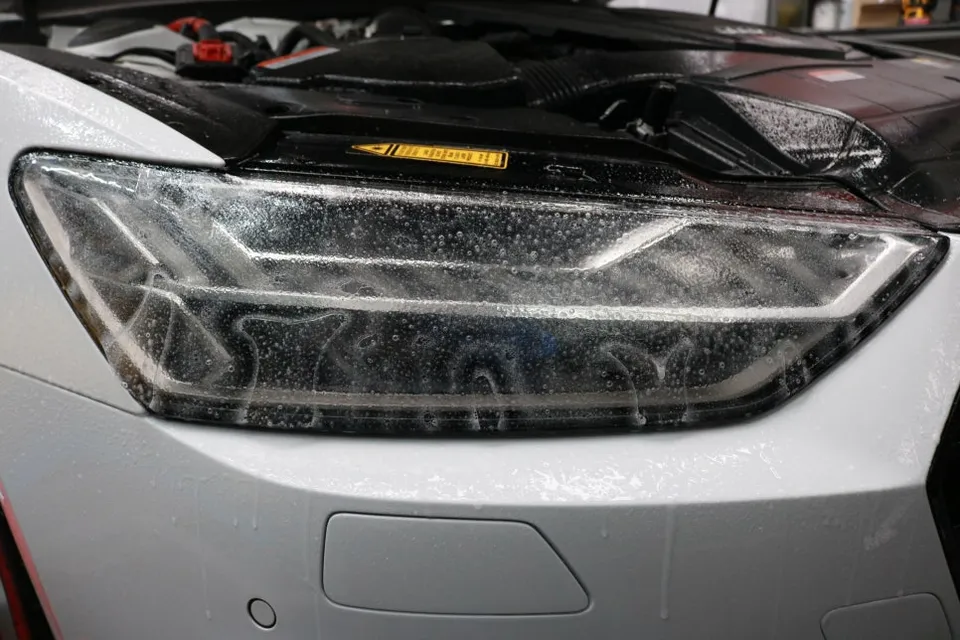 Audi A7 PPF施工事例｜フロント周りの保護と仕上がり 施工写真 1-2