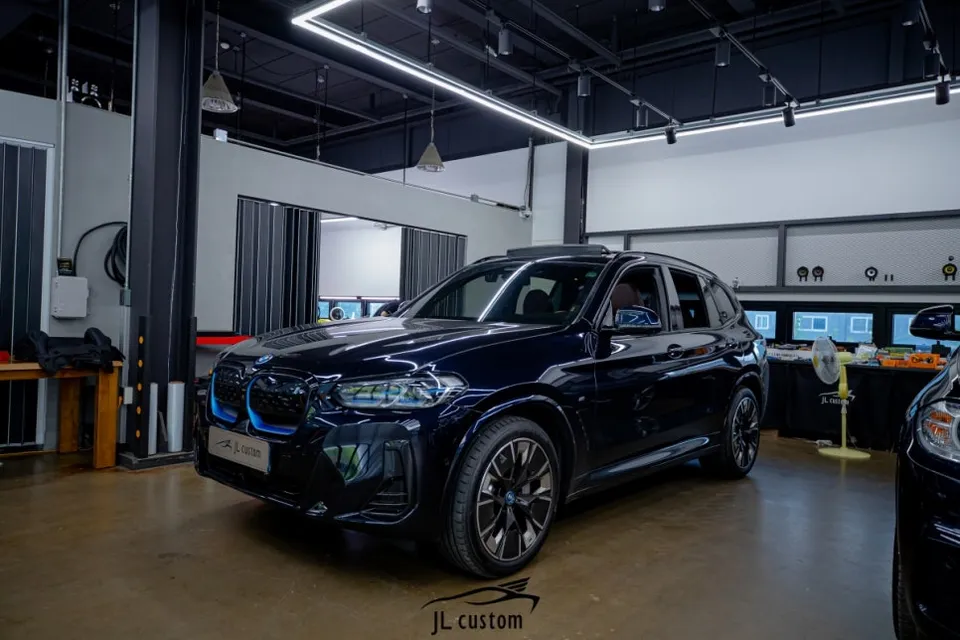 BMW iX3 ambient lighting installation result