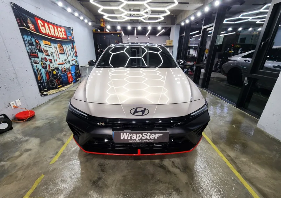 Hyundai Elantra Nのカーラッピング事例：メタルブロンズ 施工写真 2-1