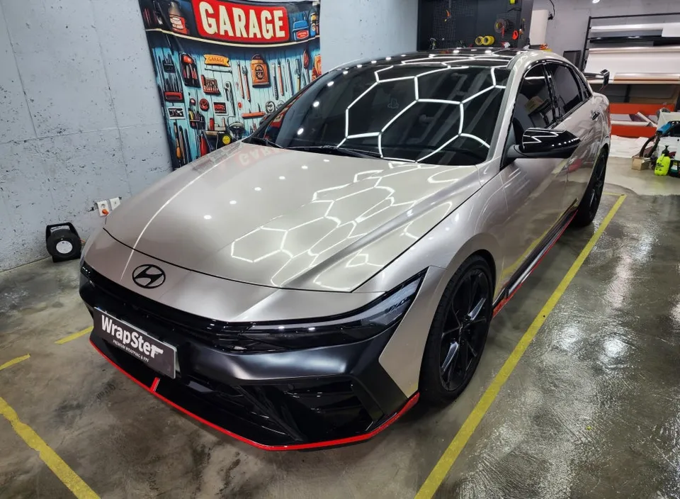 Hyundai Elantra Nのカーラッピング事例：メタルブロンズ 施工写真 3-2