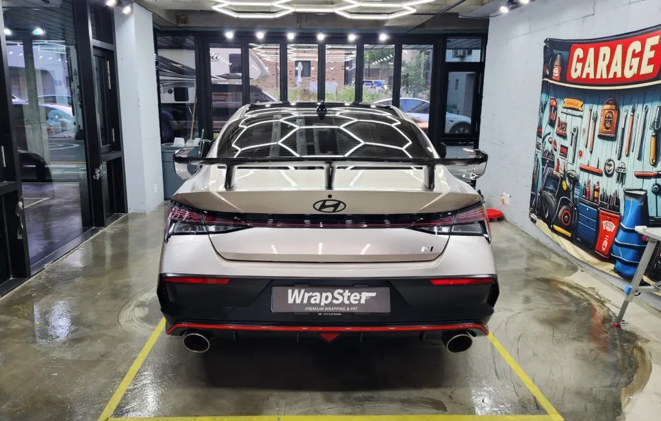 Hyundai Elantra Nのカーラッピング事例：メタルブロンズ 施工写真 2-3