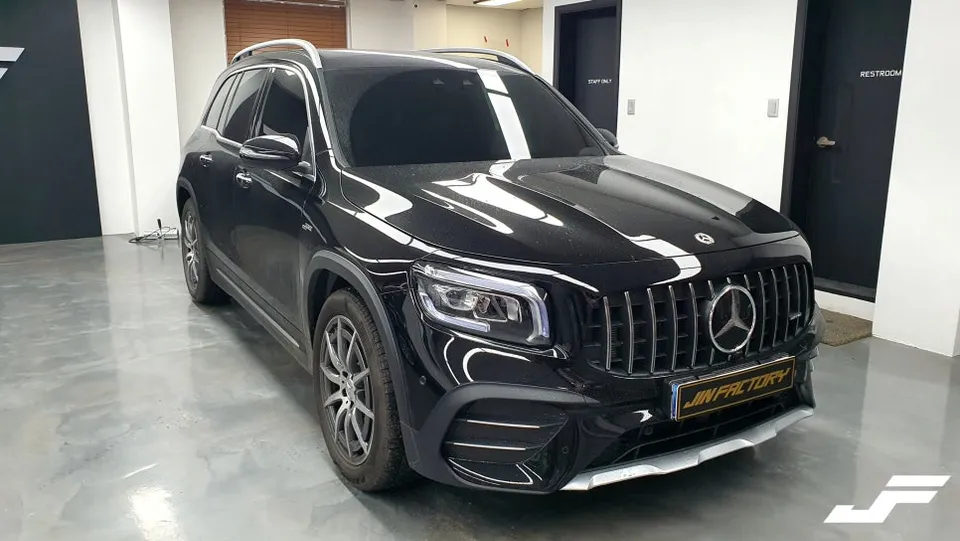 Mercedes-Benz GLBのカーラッピング事例|クロームパーツのカスタム 施工写真 2-1