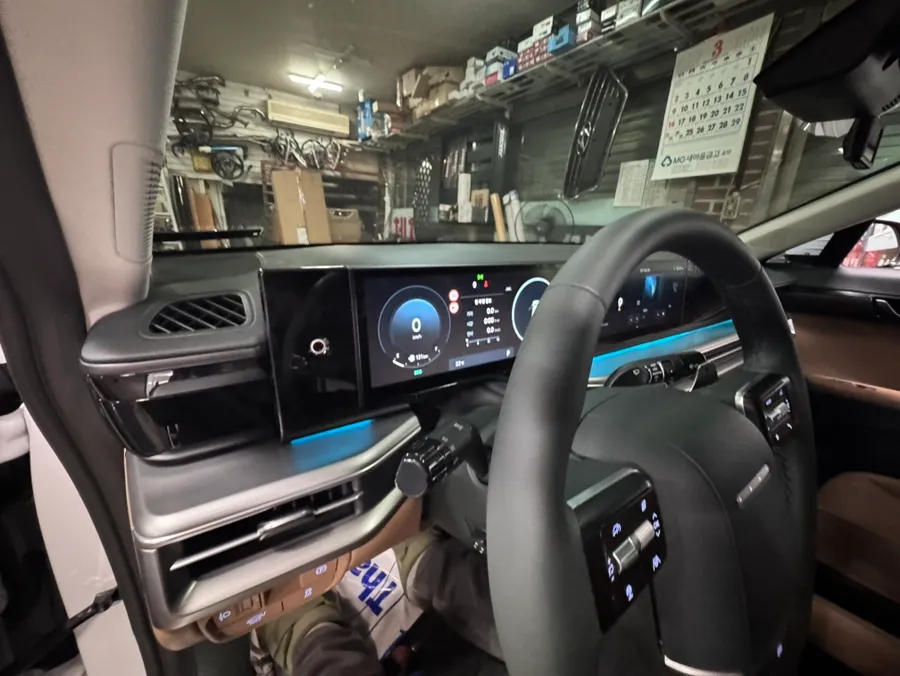 Hyundai Grandeur GN7 ambient lighting - Hyundai Grandeur GN7 Ambient Lighting Review — Enhanced Interior  photo 6