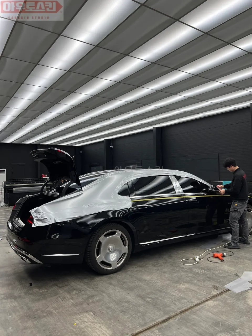 Mercedes-Benz S-Class Maybachのカーラッピング事例|費用目安・仕上がり 施工写真 3-1