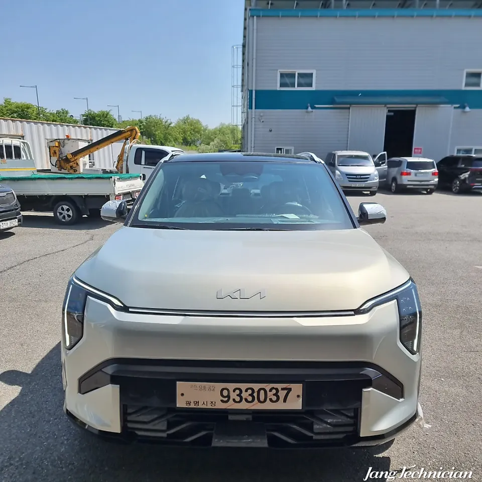 Kia EV3 window tinting - Kia EV3 Window Tinting Review: Blockbody Olla 28% Tint photo 4