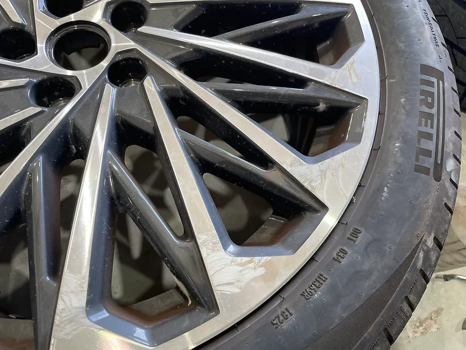 Hyundai Palisadeのホイールリペア・塗装事例 施工写真 4-1