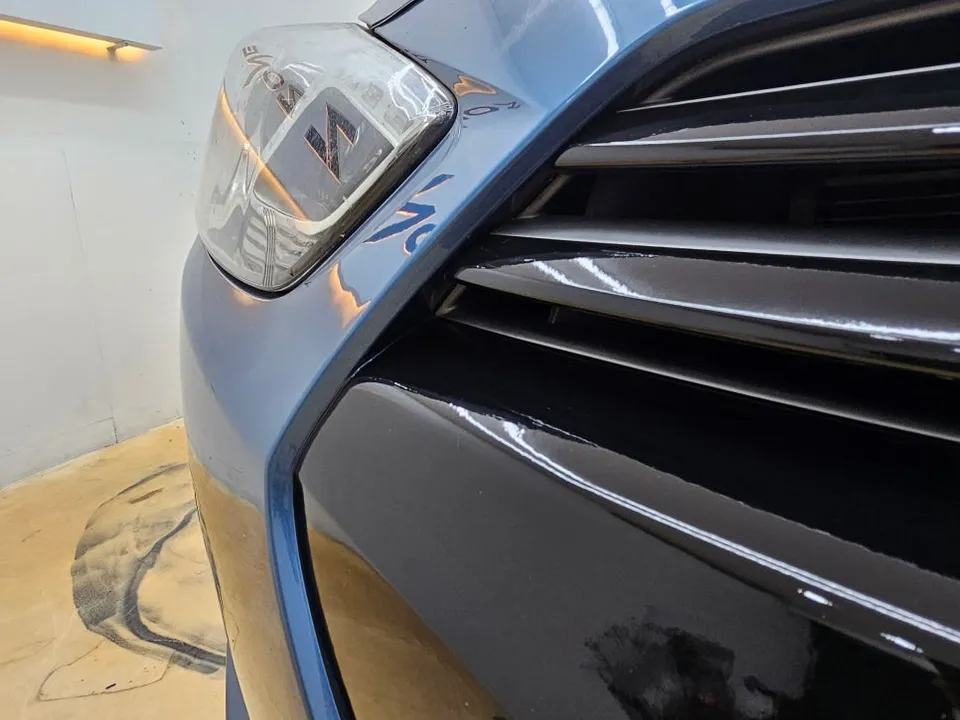 Hyundai i30のカーラッピング事例｜グリル部分のカスタム 施工写真 2-3