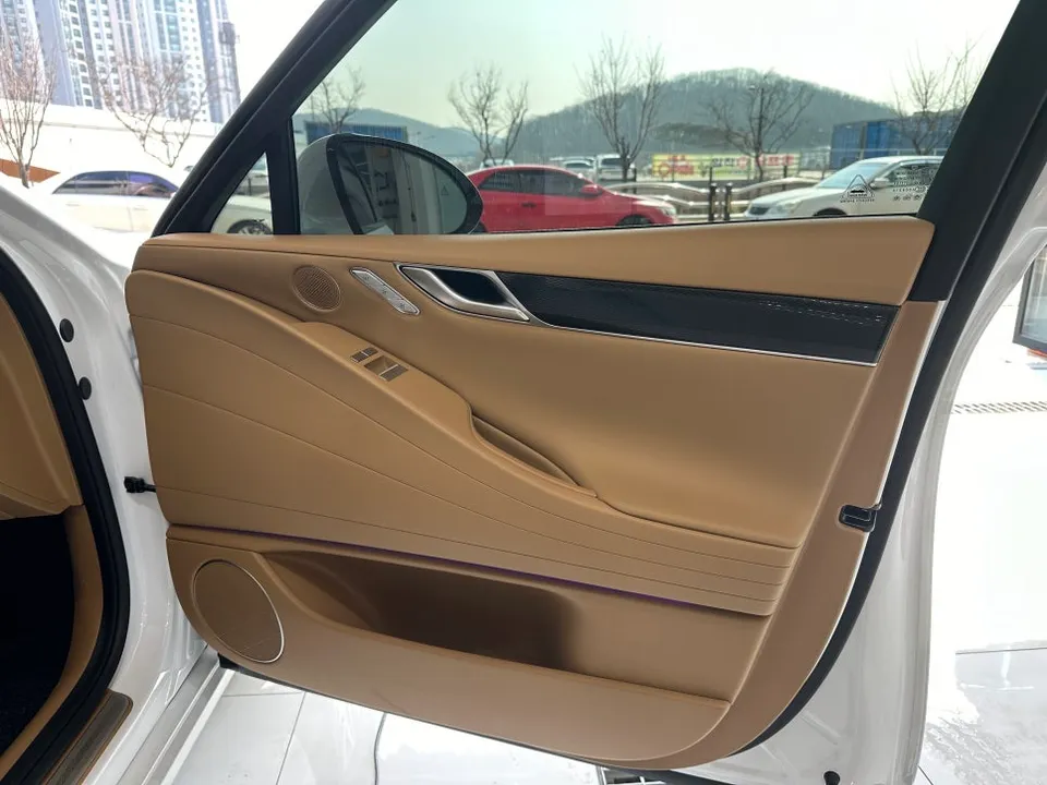 Genesis G80 vinyl wrap - Genesis G80 Vinyl Wrap Review: Interior Upgrade photo 5