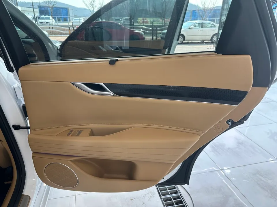 Genesis G80 vinyl wrap - Genesis G80 Vinyl Wrap Review: Interior Upgrade photo 6