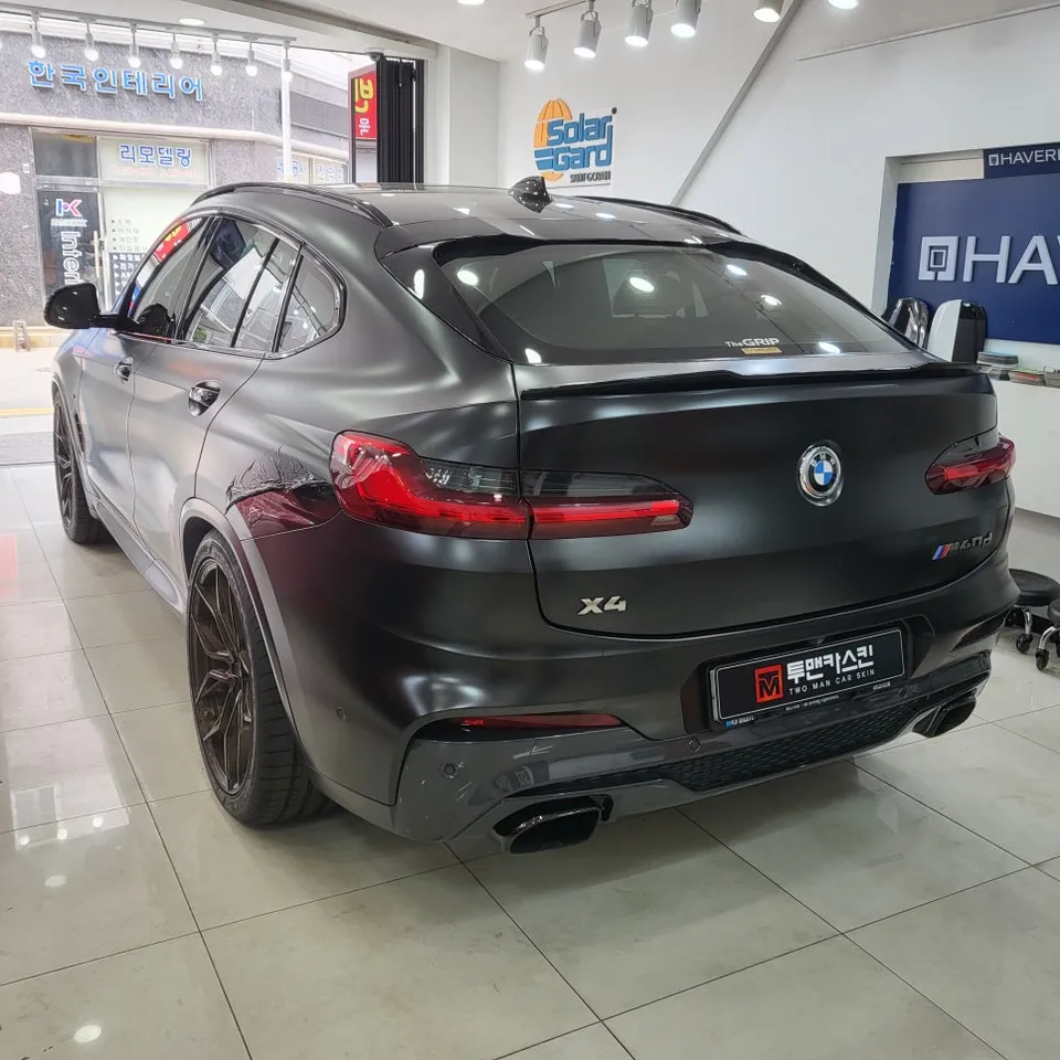 BMW X4のカーラッピング事例 施工写真 1-2