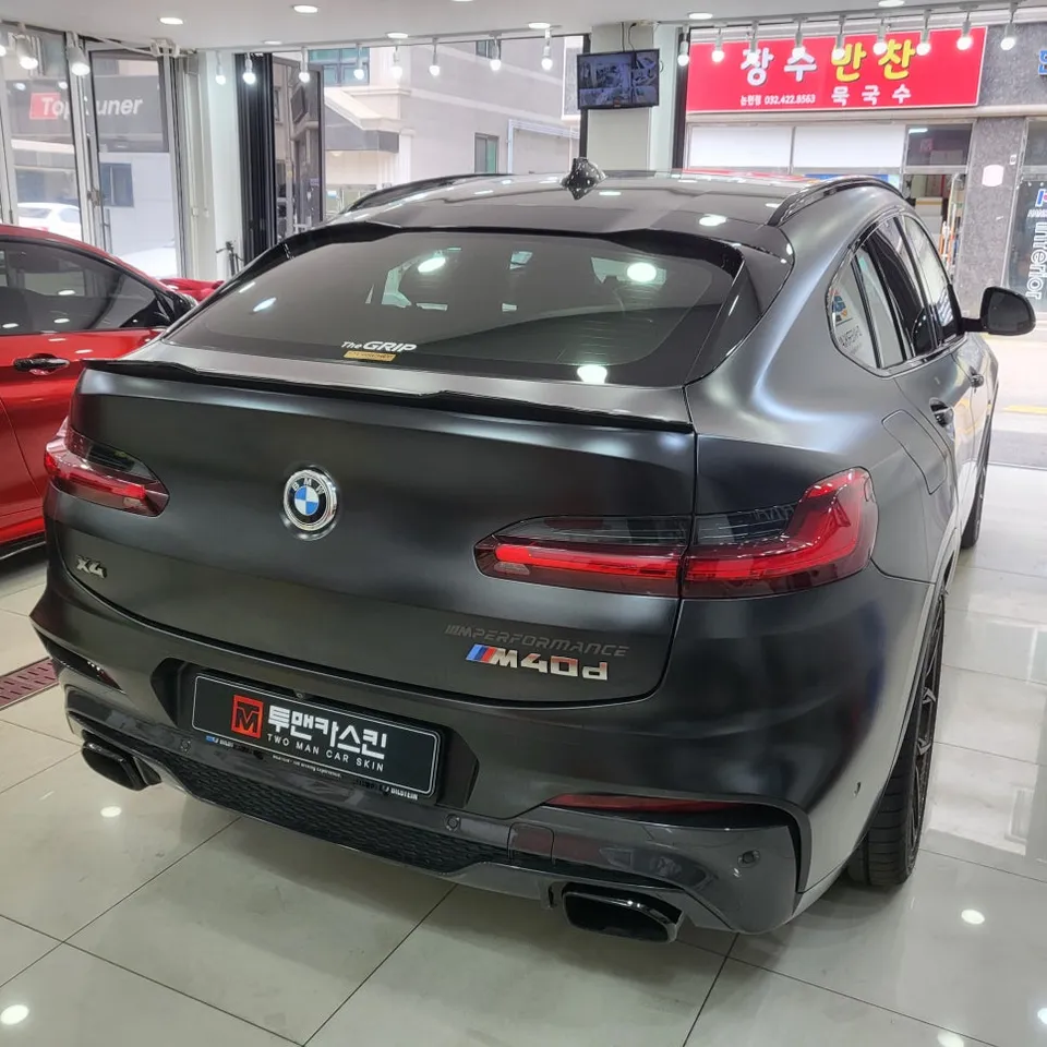 BMW X4のカーラッピング事例 施工写真 2-2