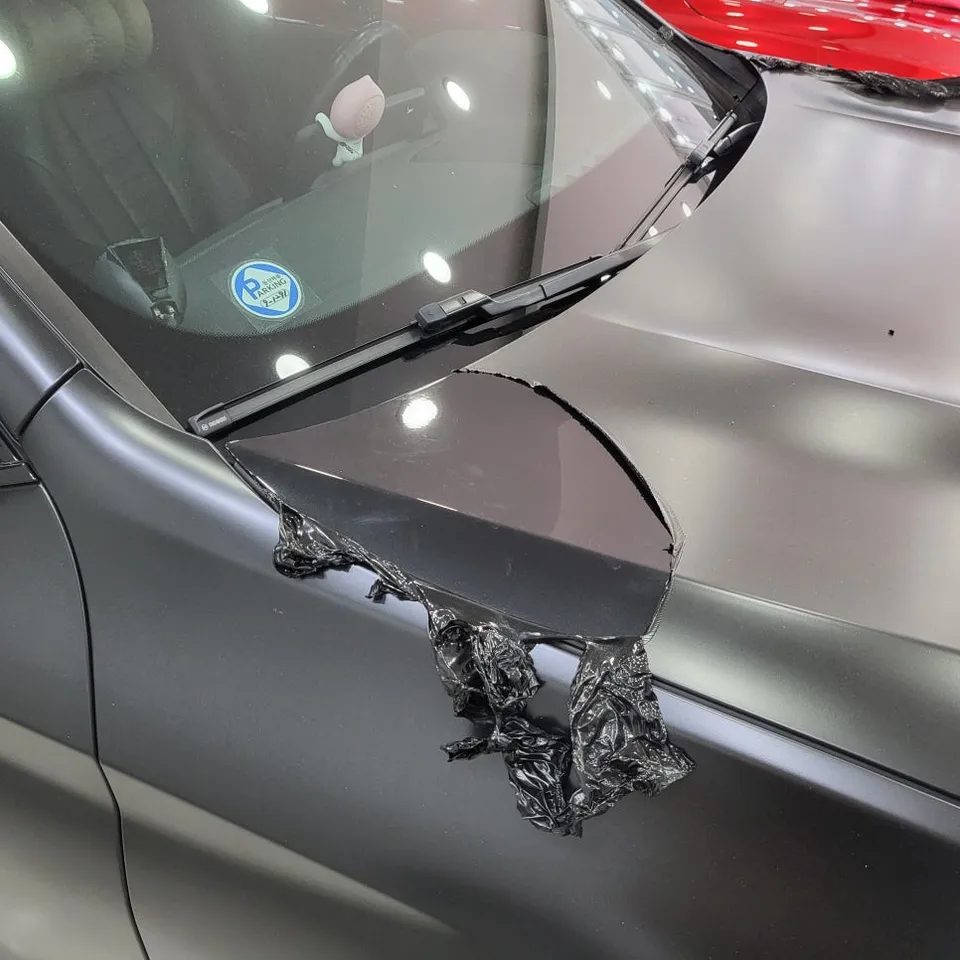 BMW X4のカーラッピング事例 施工写真 4-2