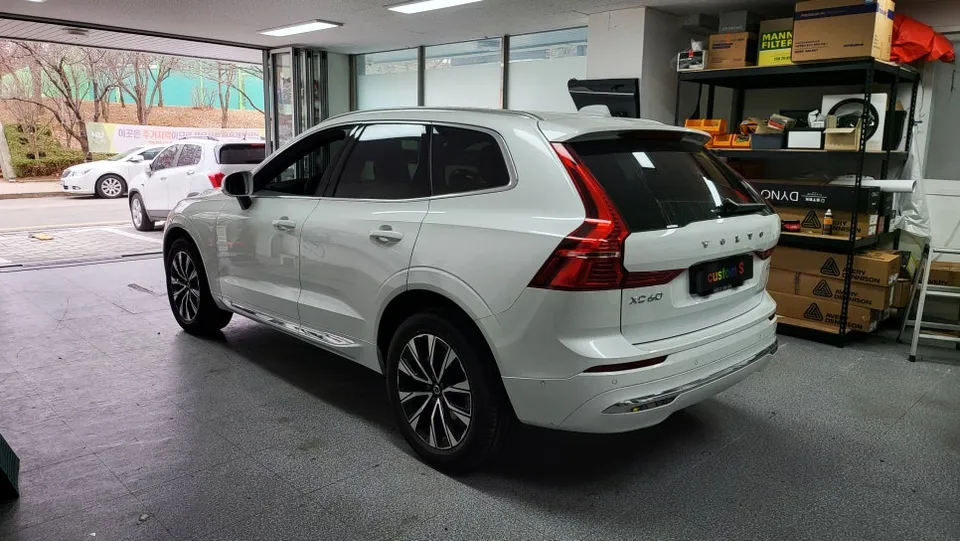 Volvo XC60 PPF施工事例｜費用目安と仕上がり 施工写真 3-1