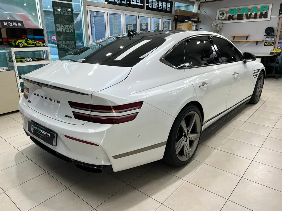 Genesis G80 RG3のカーラッピング事例｜費用目安・仕上がり 施工写真 2-1
