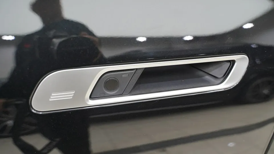 BMW 7 Series window tinting - BMW 7 Series Window Tinting Review — Enhanced Style & Comfort photo 4