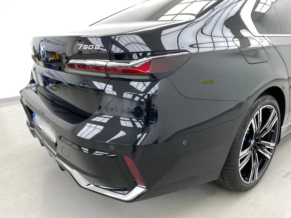 BMW 7 SeriesのPPF施工事例｜費用目安・仕上がり 施工写真 1-2