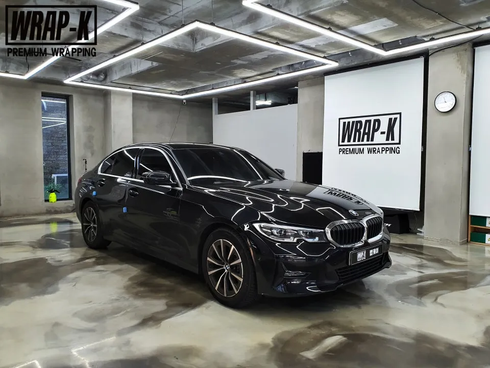 BMW 3 Series vinyl wrap - BMW 3 Series Vinyl Wrap Review: All-Black Transformation photo 3