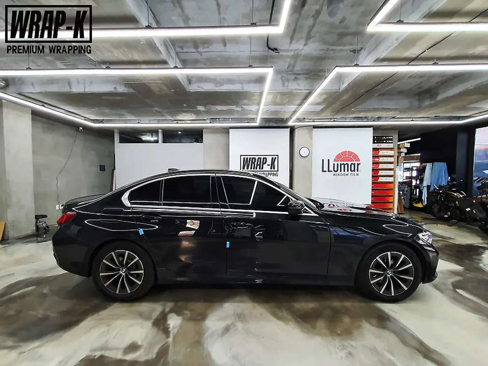 BMW 3 Series vinyl wrap - BMW 3 Series Vinyl Wrap Review: All-Black Transformation photo 4