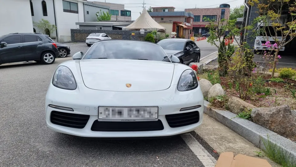 Porsche 718 Boxster new car package - Porsche 718 Boxster PDLS Headlights & Sport Chrono Review photo 4