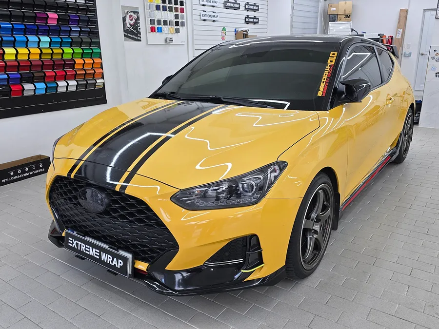 Hyundai Velosterのカーラッピング事例|無光サテンブラック 施工写真 1-1