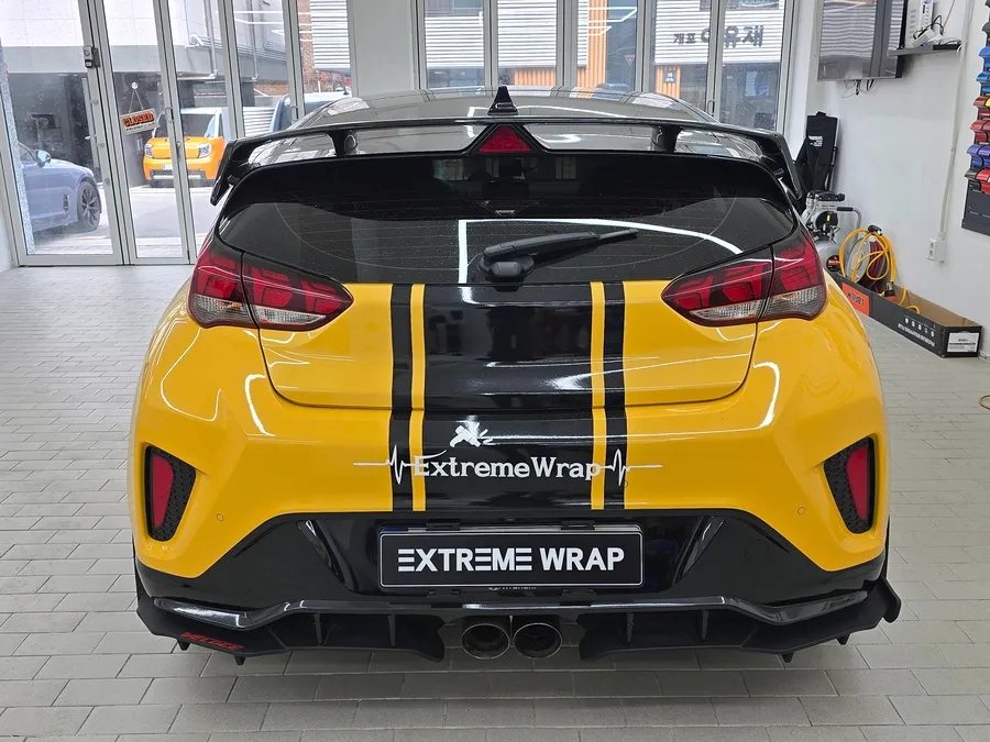 Hyundai Velosterのカーラッピング事例|無光サテンブラック 施工写真 2-1