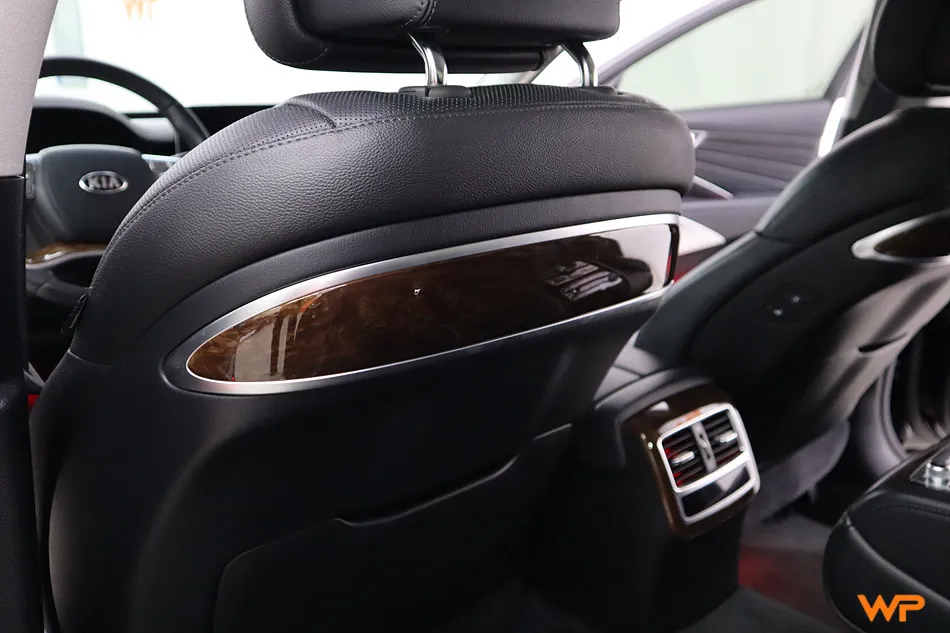 Kia K900 vinyl wrap - Kia K900 Carbon Vinyl Wrap Review: Restoring Interior Luxury photo 3