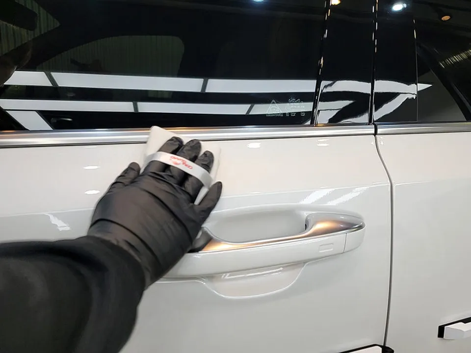 Kia Sorentoのガラスコーティング事例 施工写真 1-2