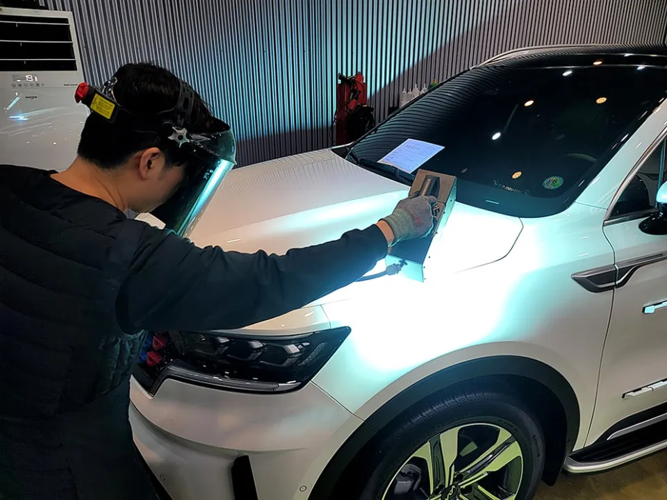 Kia Sorentoのガラスコーティング事例 施工写真 4-2