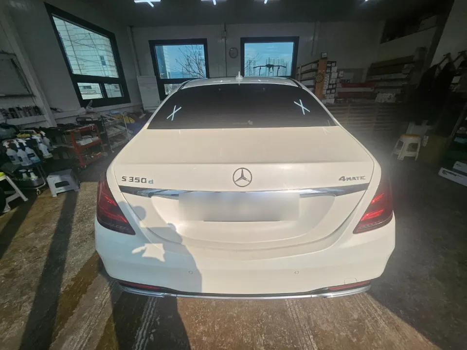 Mercedes-Benz S-Class W222 ambient lighting installation result