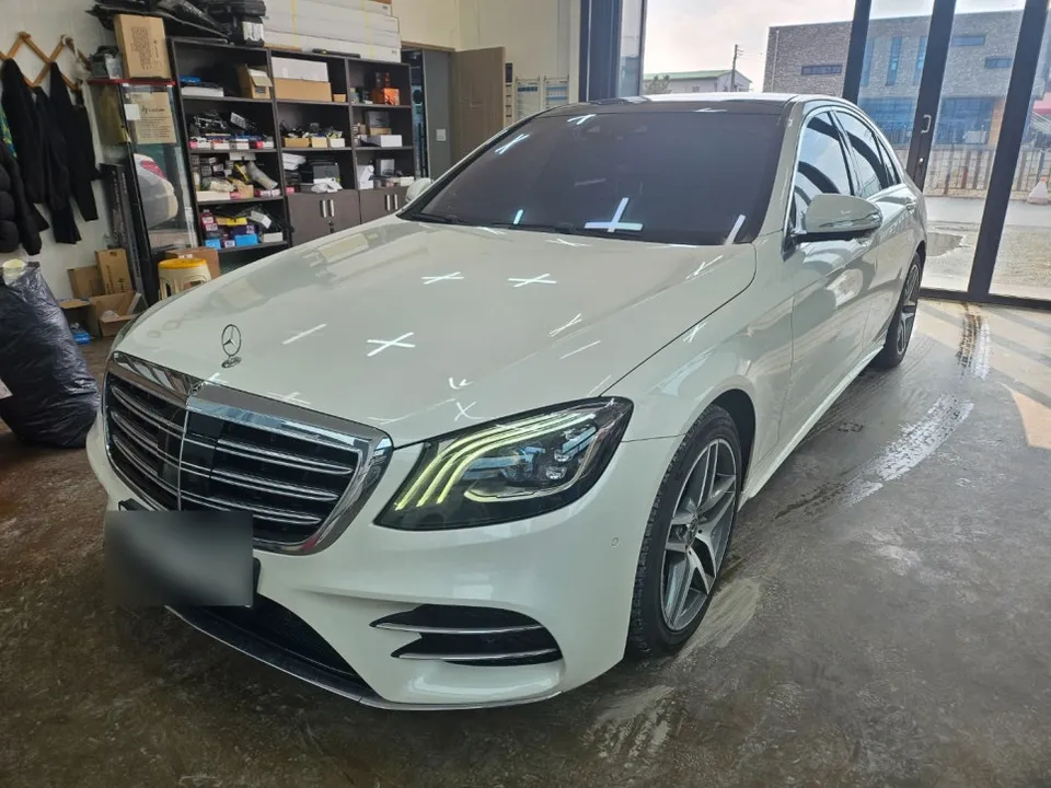 Mercedes-Benz S-Class W222 Ambient Lighting Review — Cost photo 2