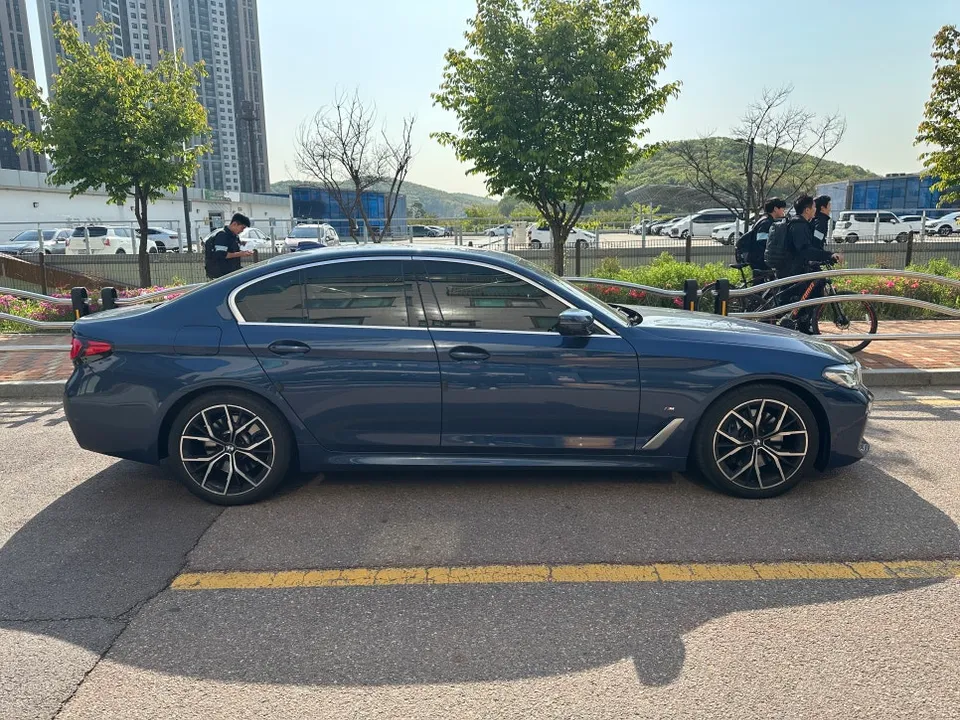 BMW 5 Series G30のカーラッピング事例 施工写真 2-1