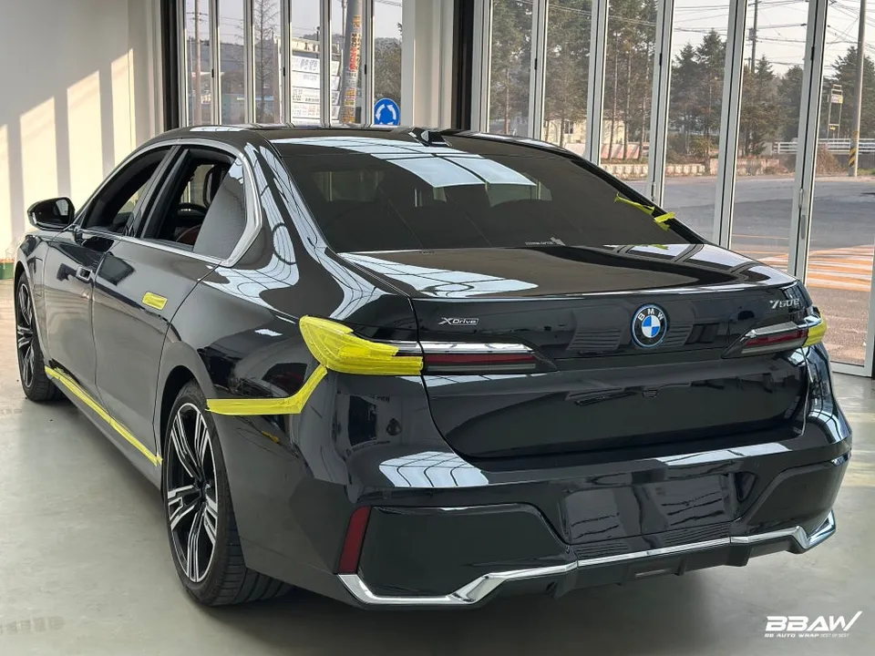 BMW 7 Seriesのカーラッピング事例｜費用目安・仕上がり 施工写真 3-1