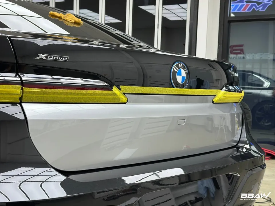 BMW 7 Seriesのカーラッピング事例｜費用目安・仕上がり 施工写真 3-2