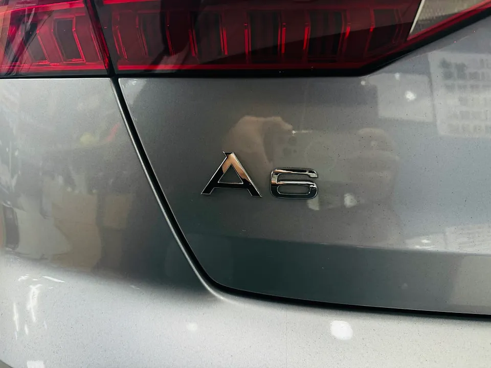 Audi A6 カーラッピング事例｜費用目安・仕上がり 施工写真 3-2