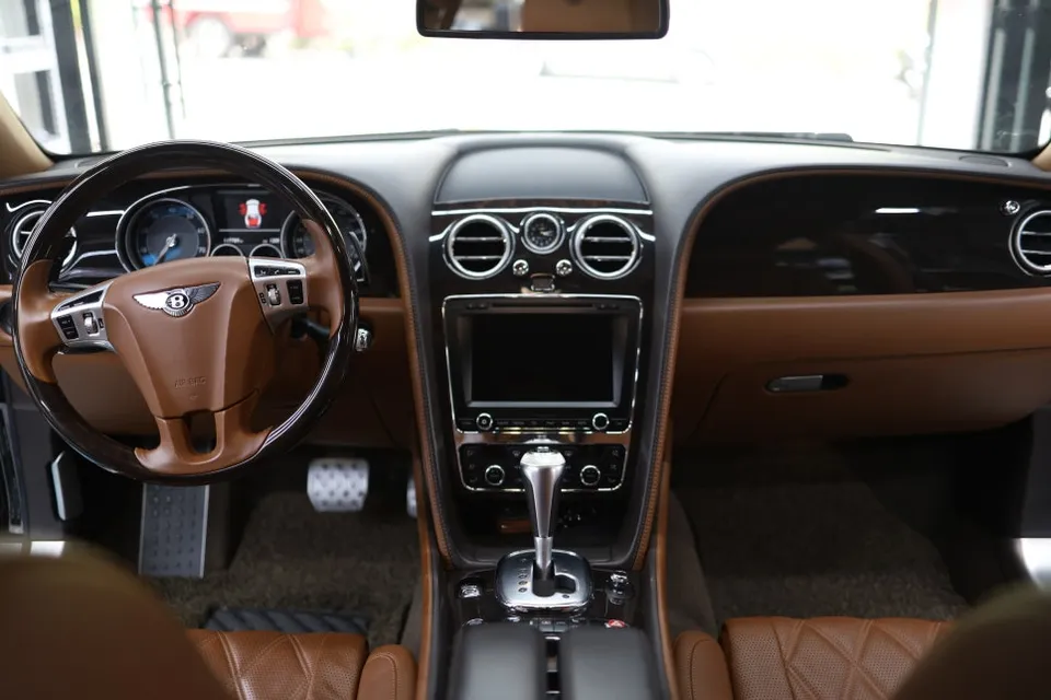Bentley Flying Spurのガラスコーティング事例 施工写真 3
