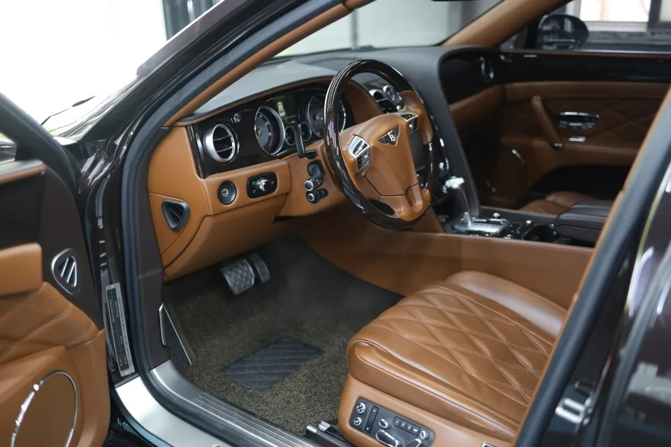 Bentley Flying Spurのガラスコーティング事例 施工写真 4