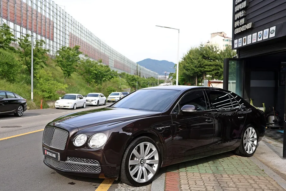 Bentley Flying Spurのガラスコーティング事例 施工写真 5