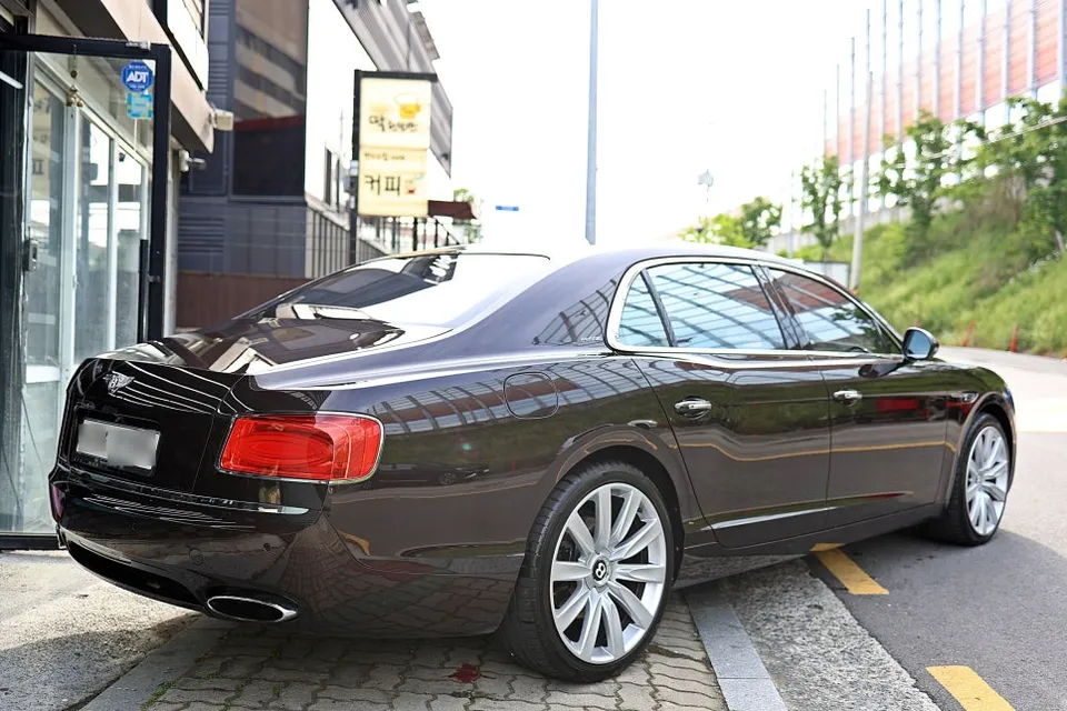 Bentley Flying Spurのガラスコーティング事例｜韓国での施工 施工写真 3-2