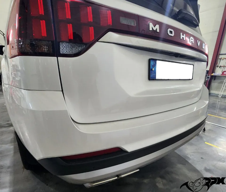 Kia Mohave vinyl wrap - Kia Mohave Vinyl Wrap Review: Chrome Delete for a Sleek Look photo 3
